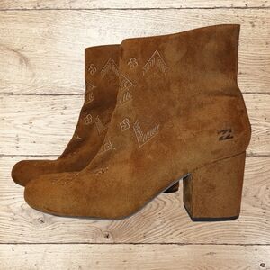 Women's Billabong "Luna" Ankle Boots, Embroidered Brn. Suede, Size 9, Rear Zip